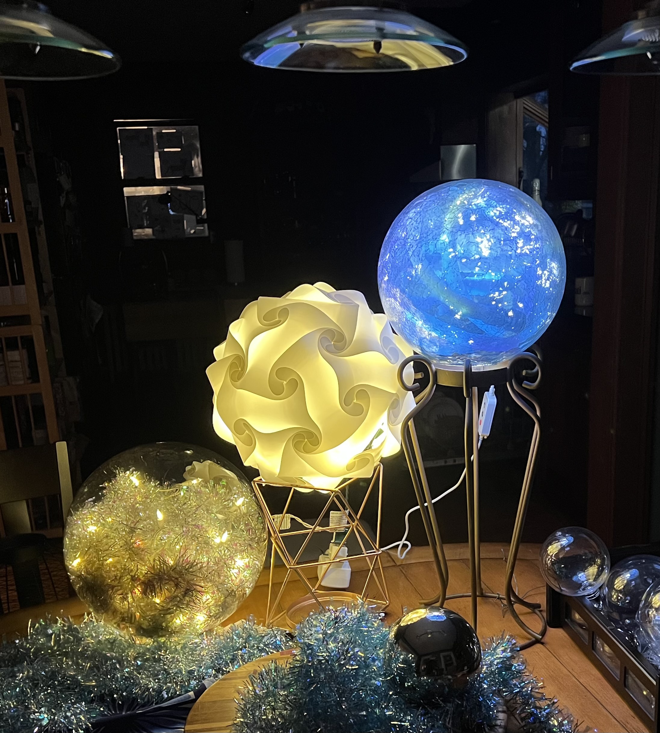 Globe cluster — fairy light, puzzle lamp, blue crackle globe